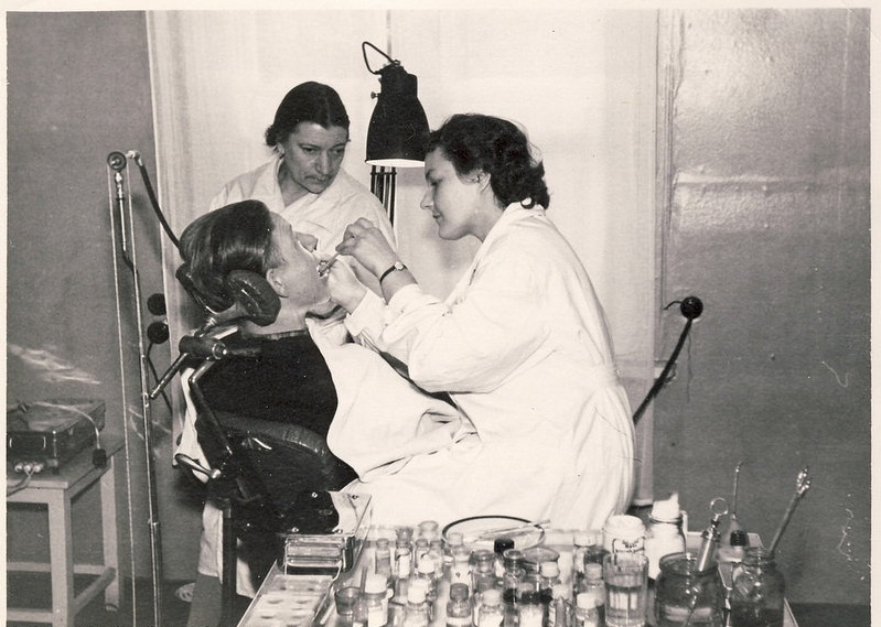 История современной имплантации зубов