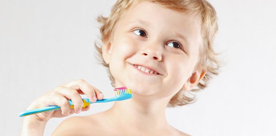 Почему важно лечить молочные зубы у детей в Астане?