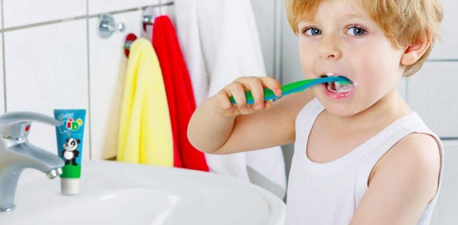 Как ухаживать за молочными зубами: советы стоматологов Астаны